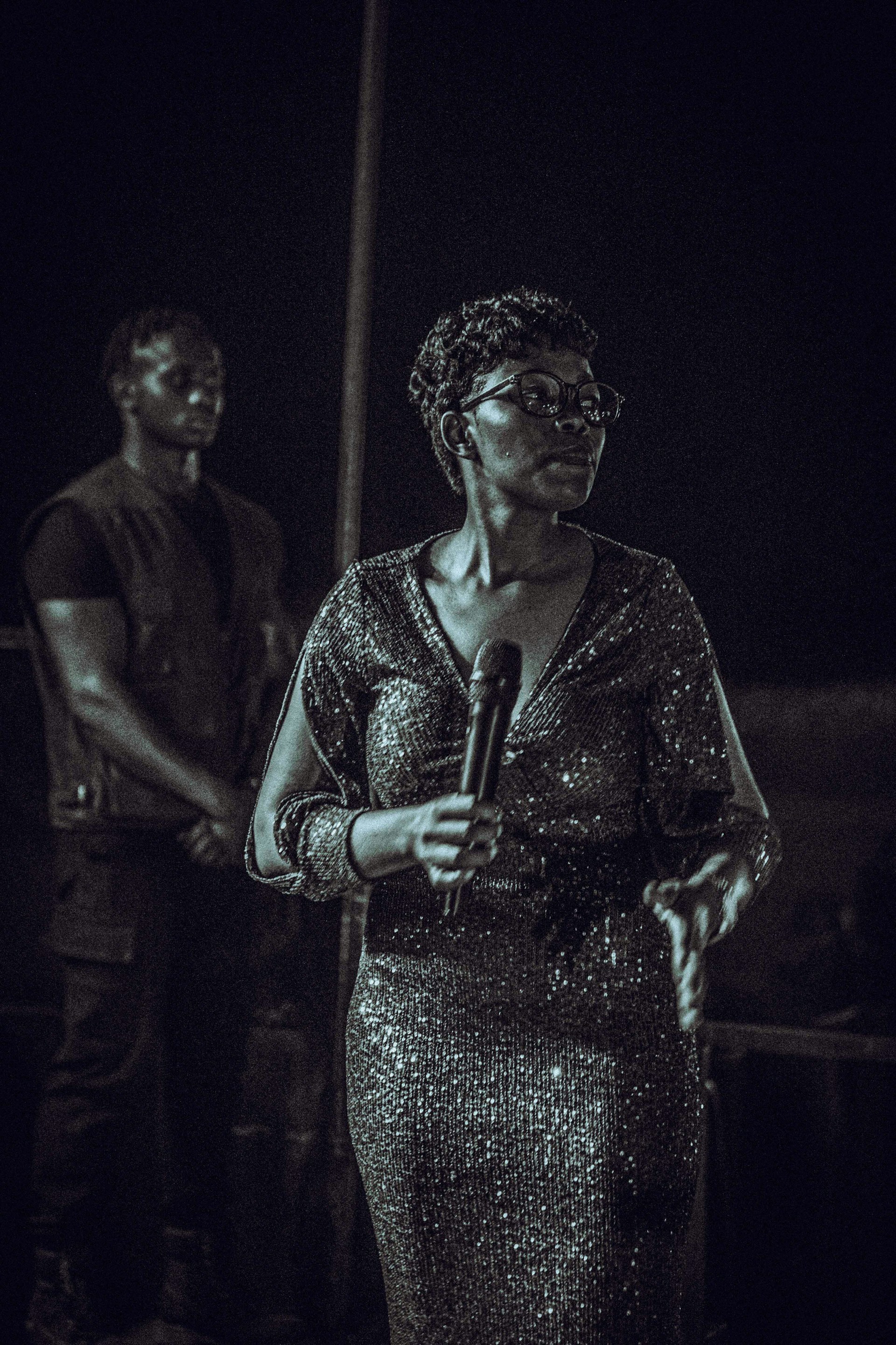 gray computer monitor