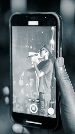 An image of a musician using the realbook master app.