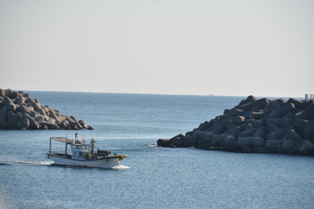 a small boat in a large body of water,