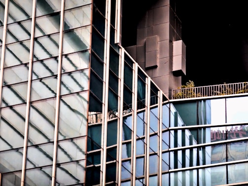 Dynamic shot of a building corner featuring rise group's cutting-edge glazing with subtle parallax effect.
