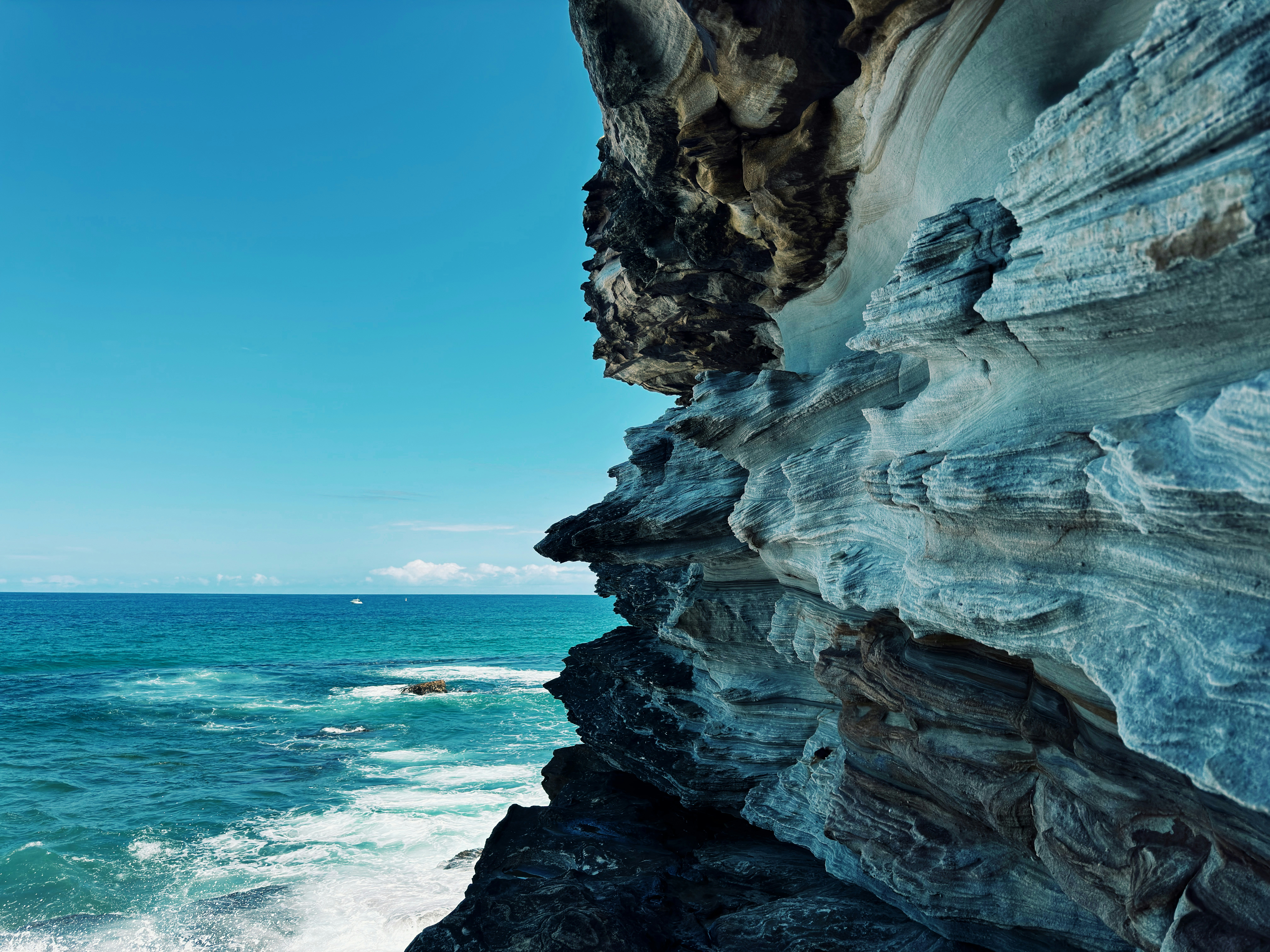 Photo by sebastianluo