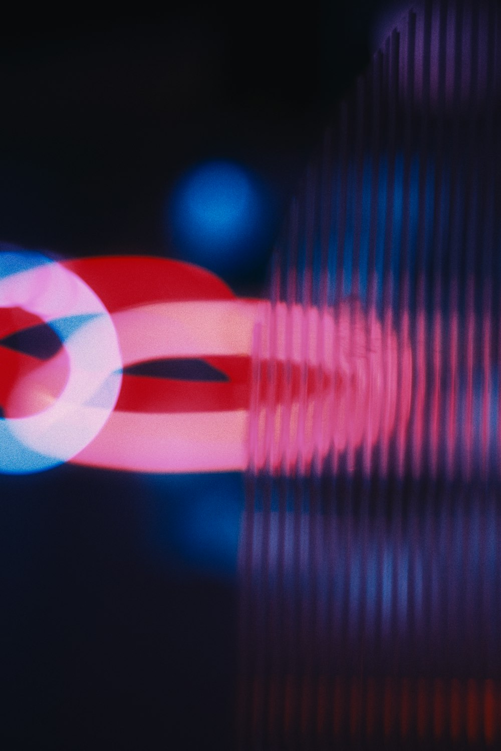 a blurry photo of a red and blue object