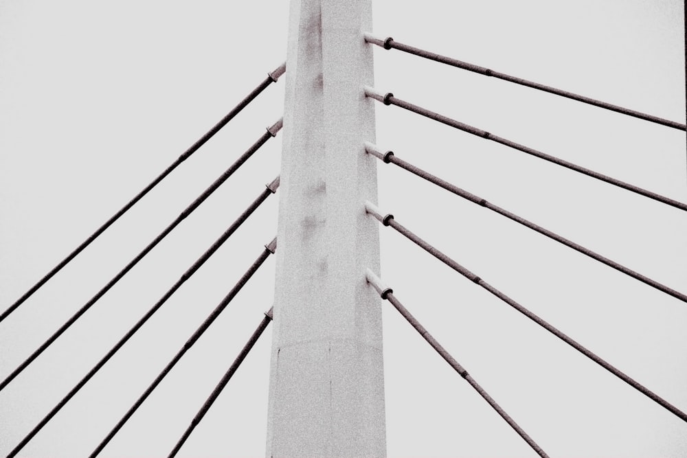 um close up do topo de uma ponte