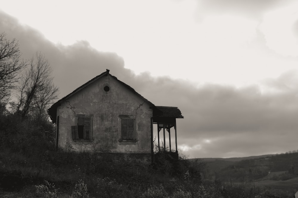 a black and white photo of an abandoned house