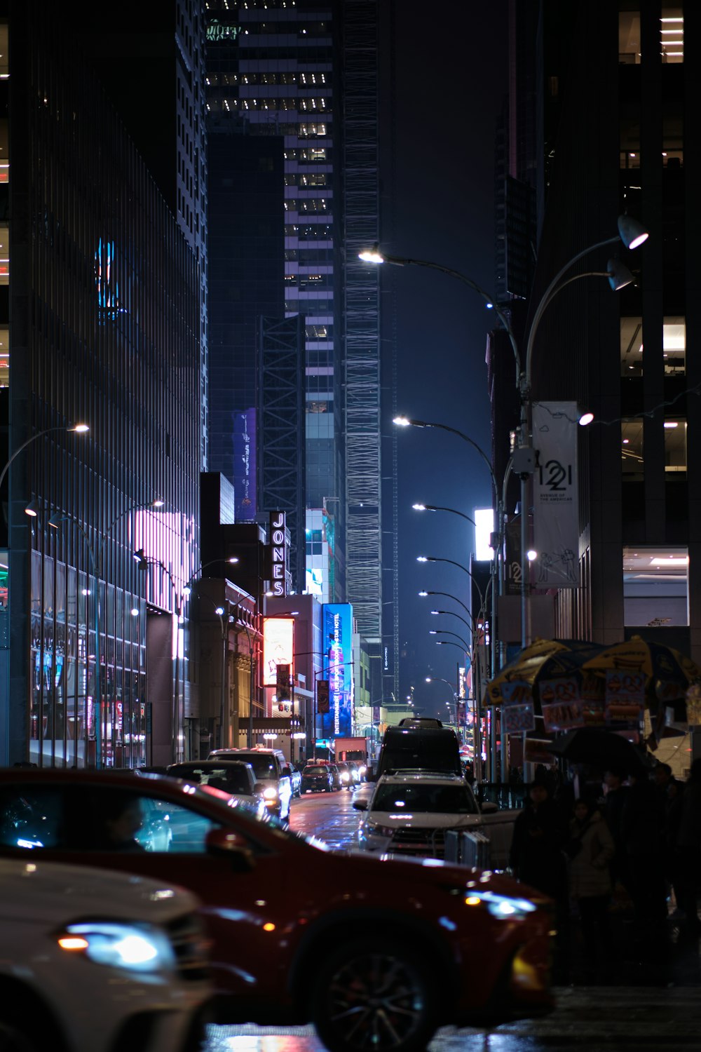 a city street filled with lots of traffic at night