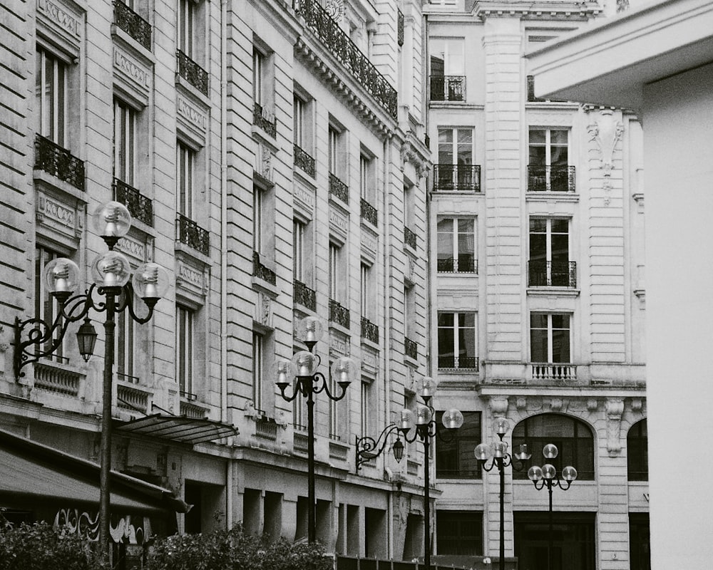 a black and white photo of a city street