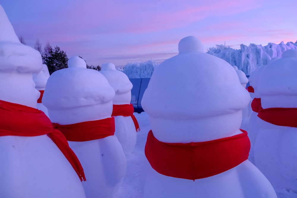 a group of snowmen that are standing in the snow