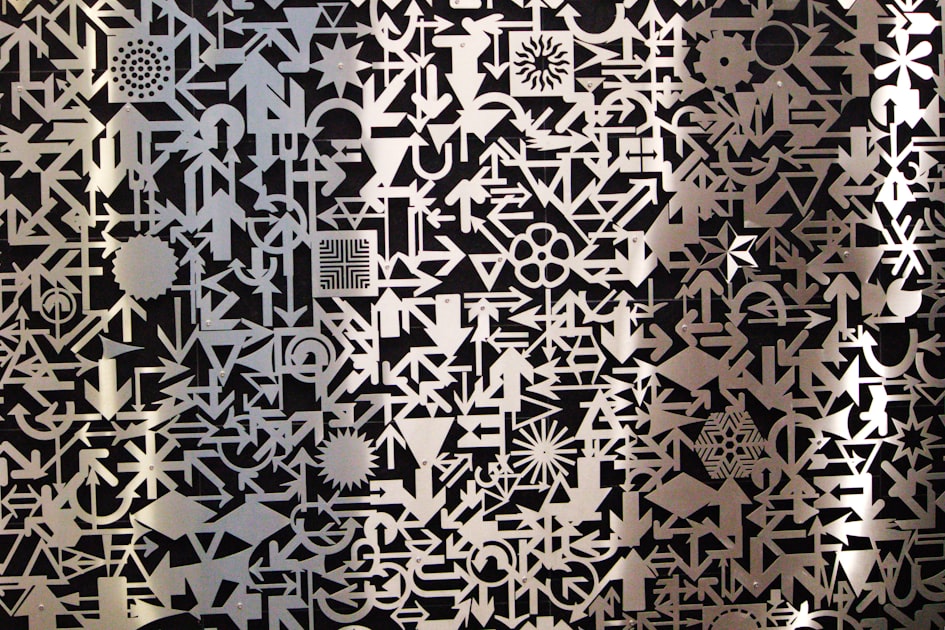 a black and white photo of a pattern on a wall
