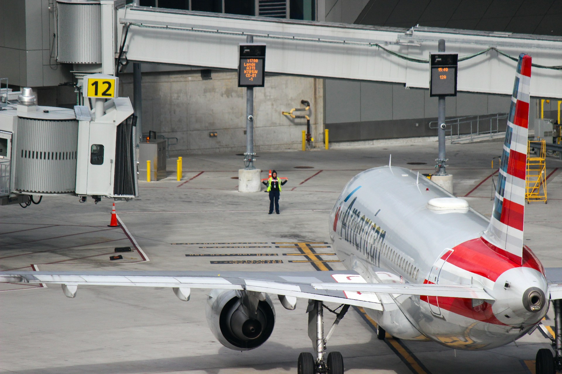 gray computer monitor