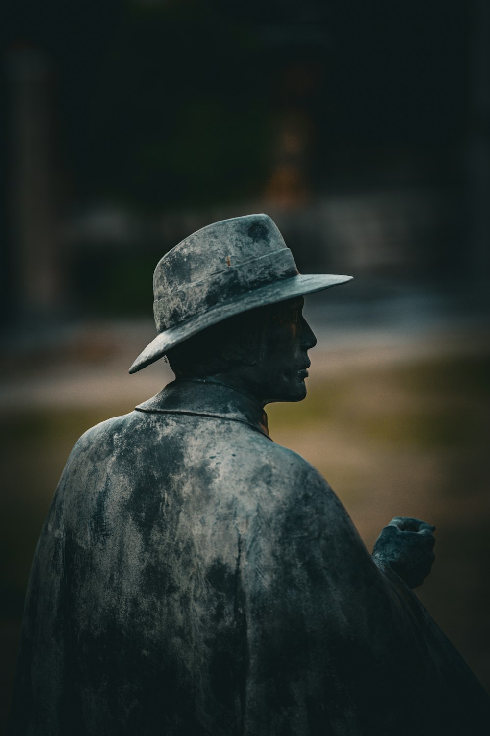 a statue of a man wearing a hat