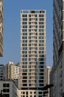 a tall building in the middle of a city