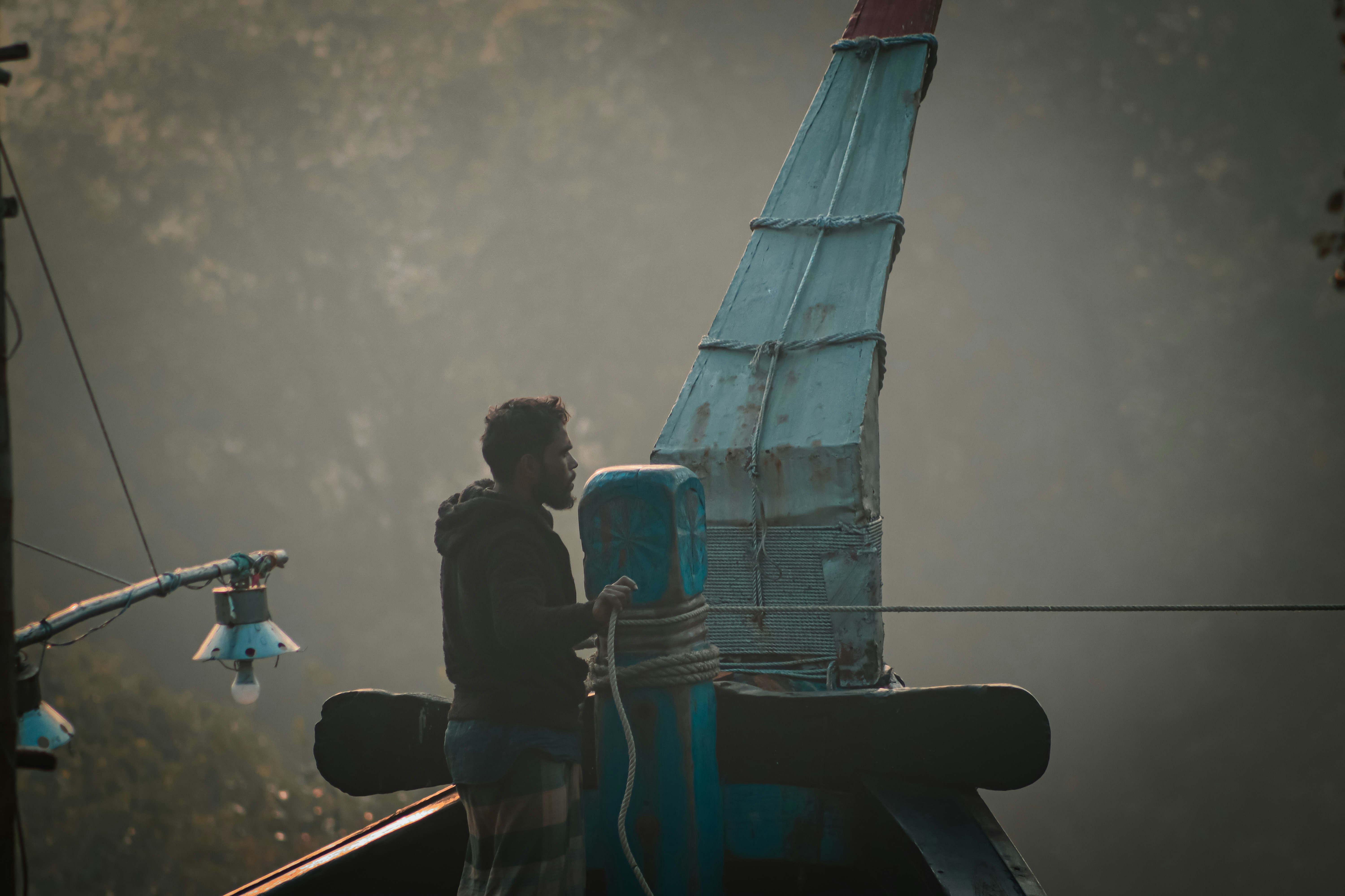 두산 대 kia - a man standing on top of a blue boat