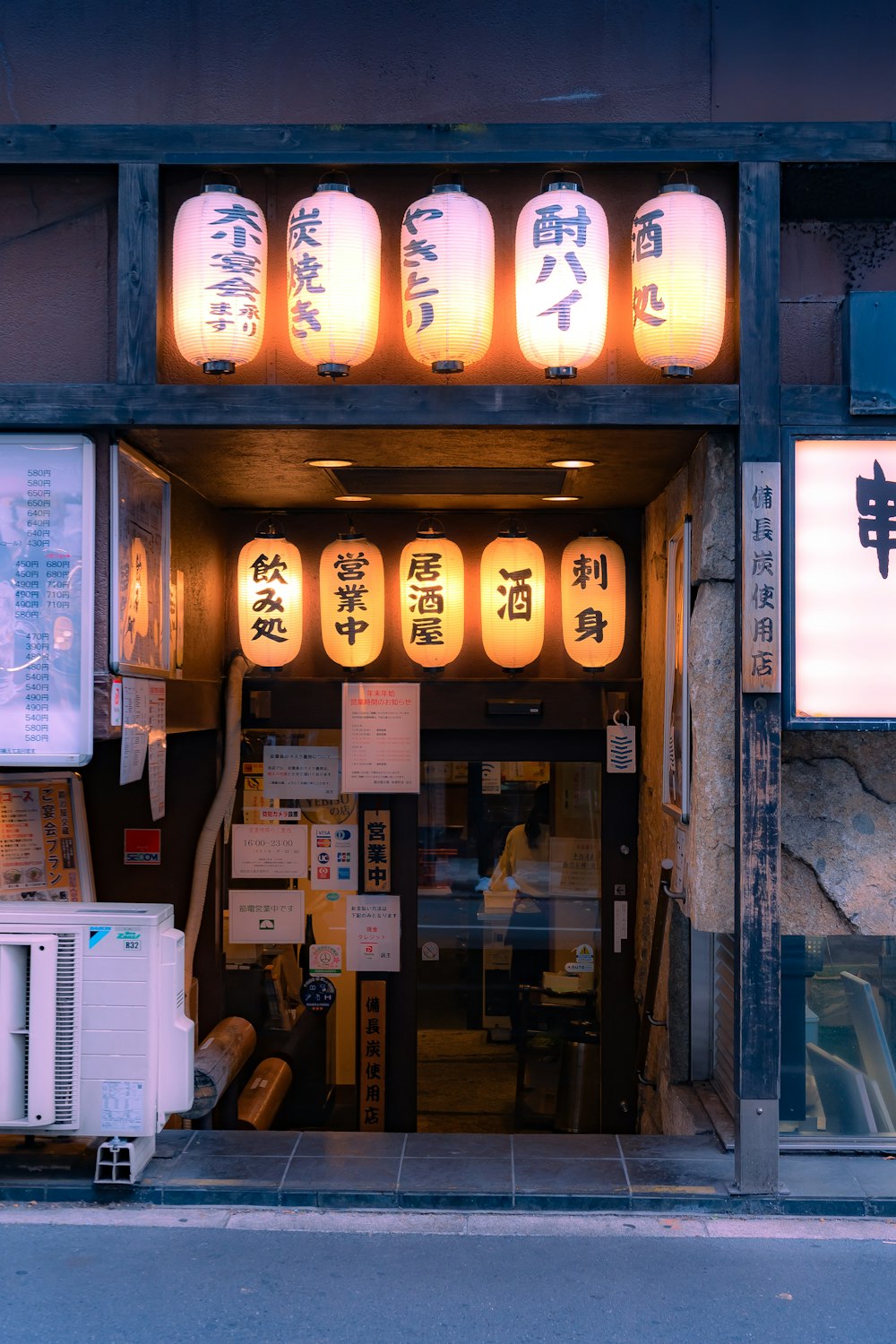 a store front with asian writing on it