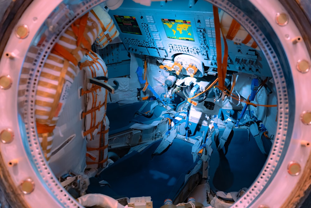 Una veduta dell'interno di una stazione spaziale