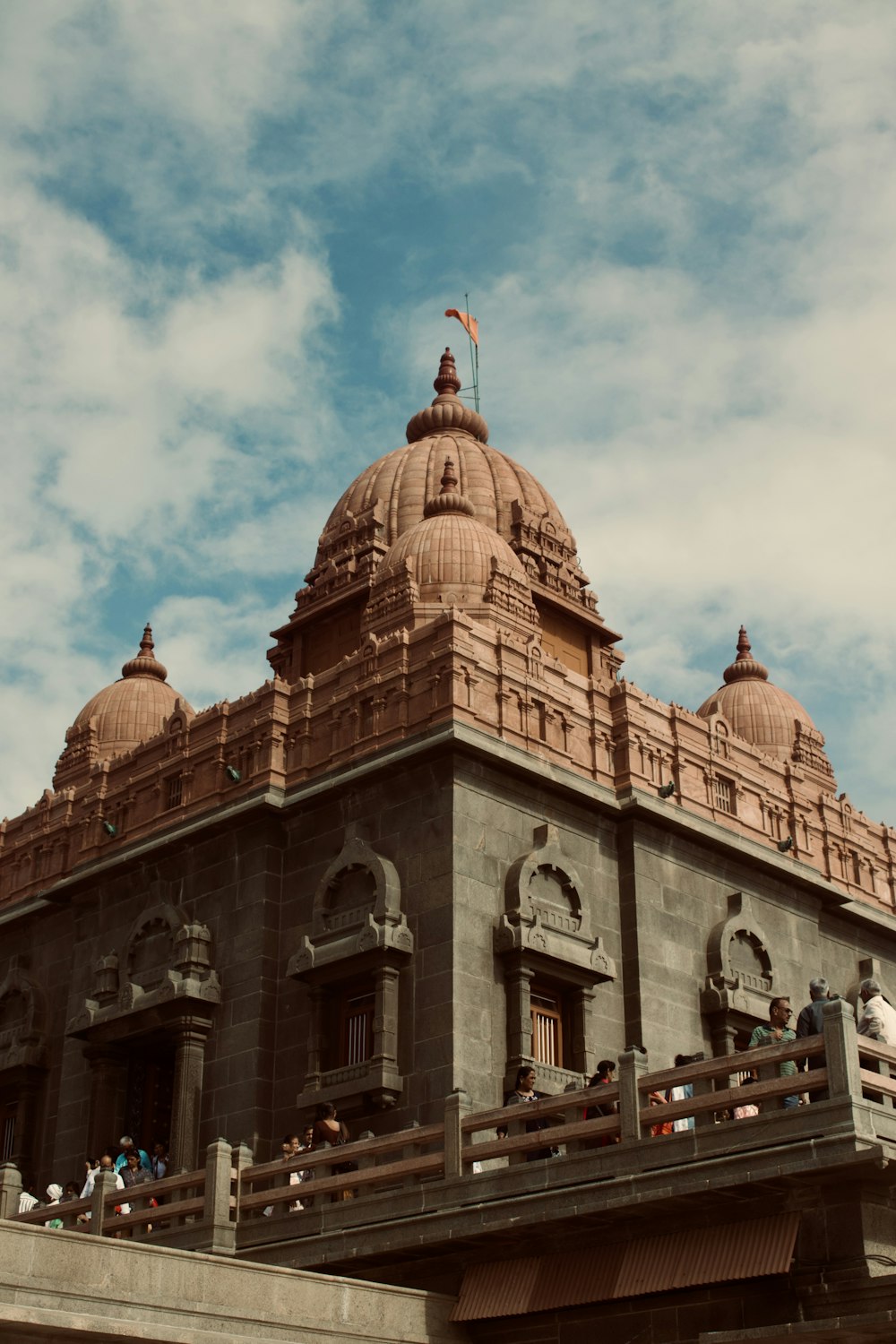 a large building with a sky background