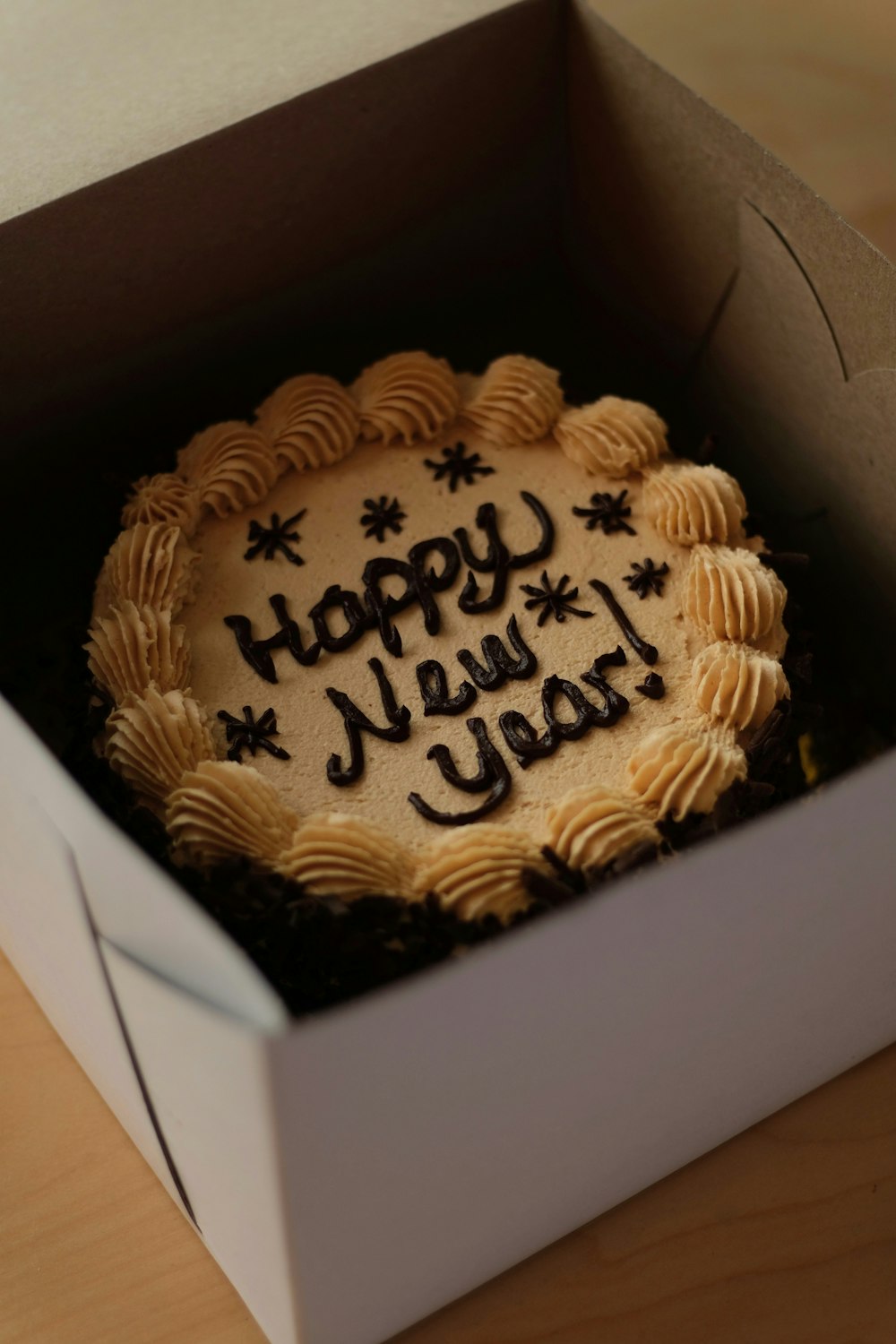 Ein frohes neues Jahr Kuchen in einer Schachtel