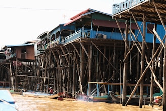 The Geographic Traveller: The Cambodian River That Becomes a Lake houses on stilts tonle sap