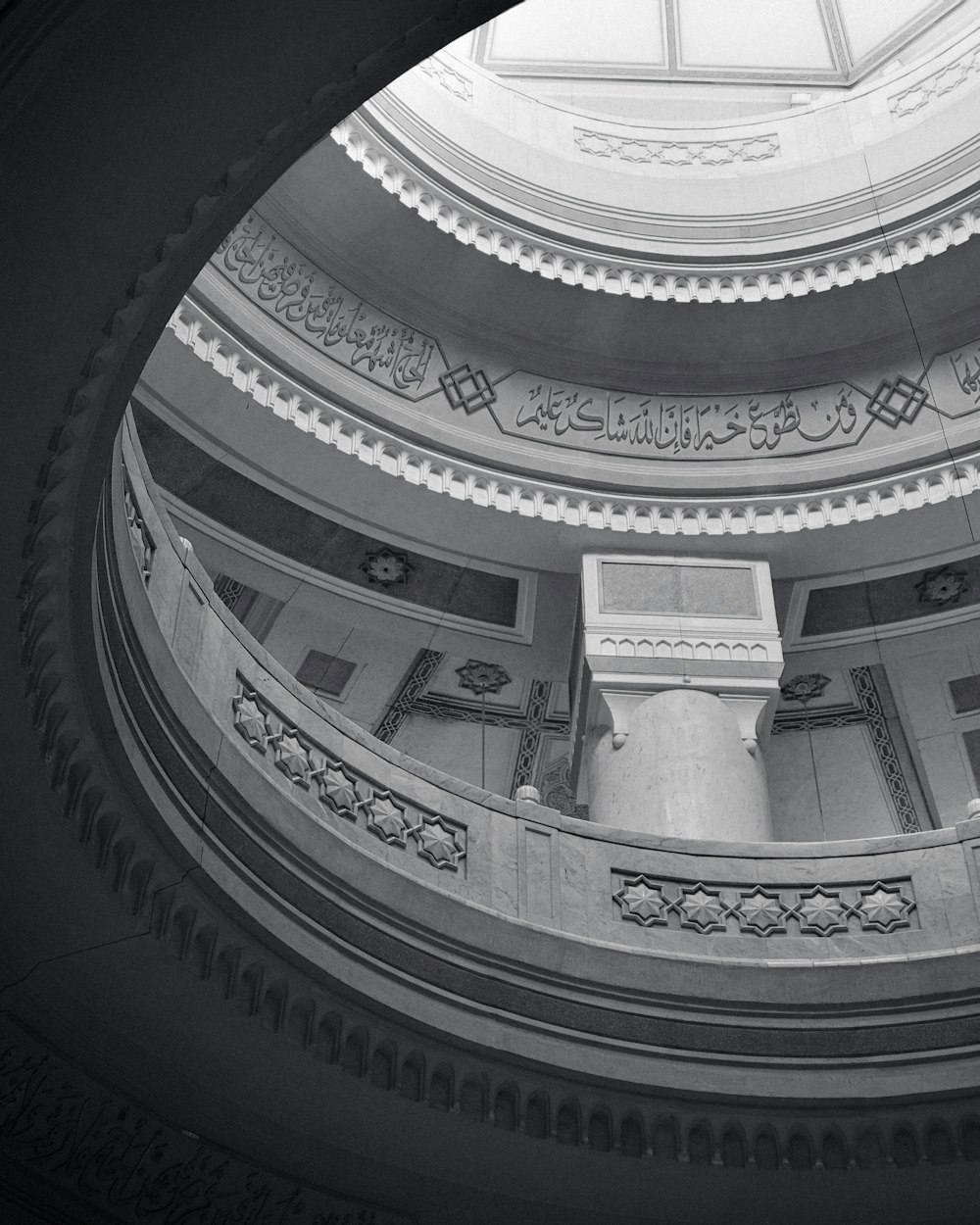 a view of the ceiling of a large building