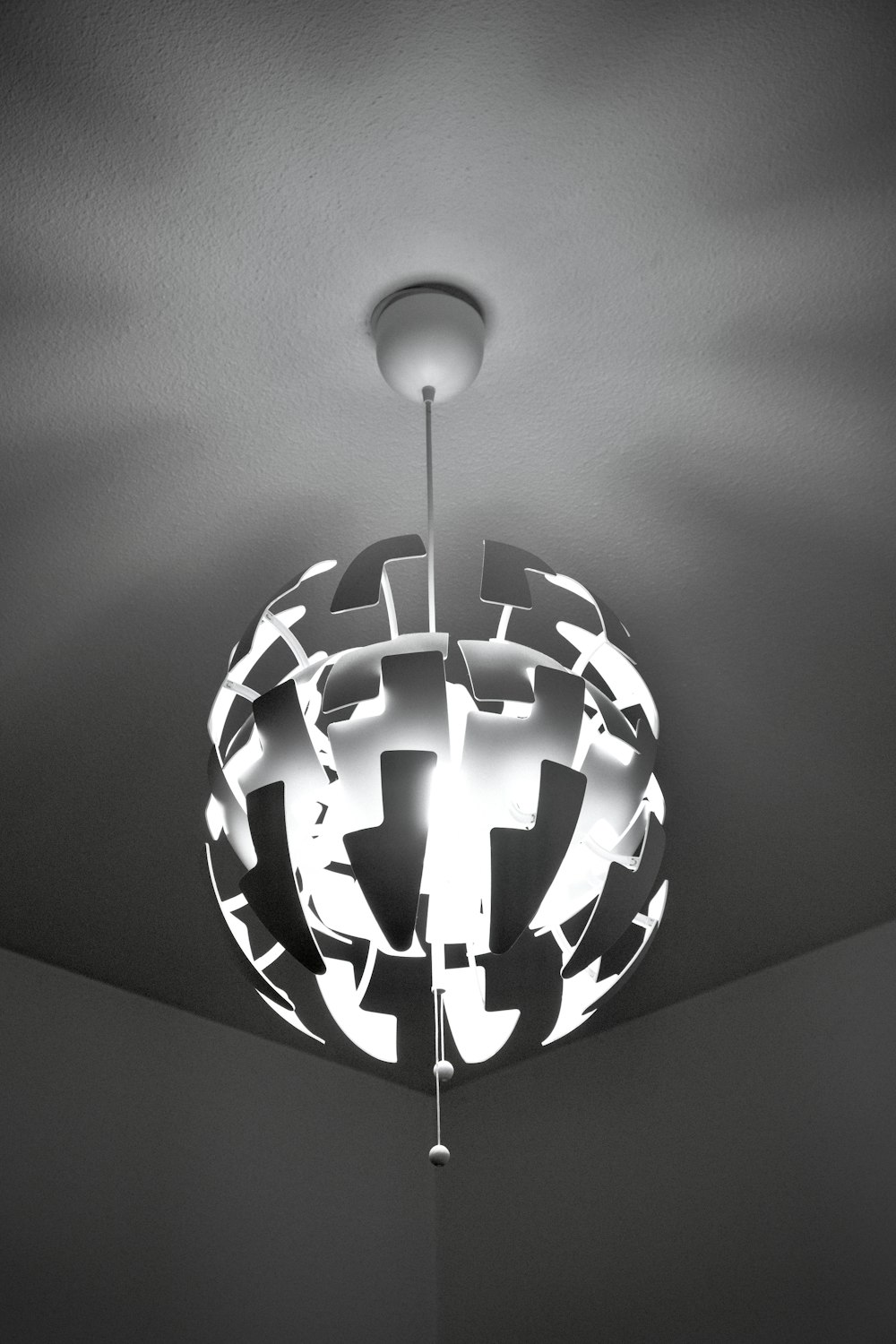 a black and white photo of a light fixture