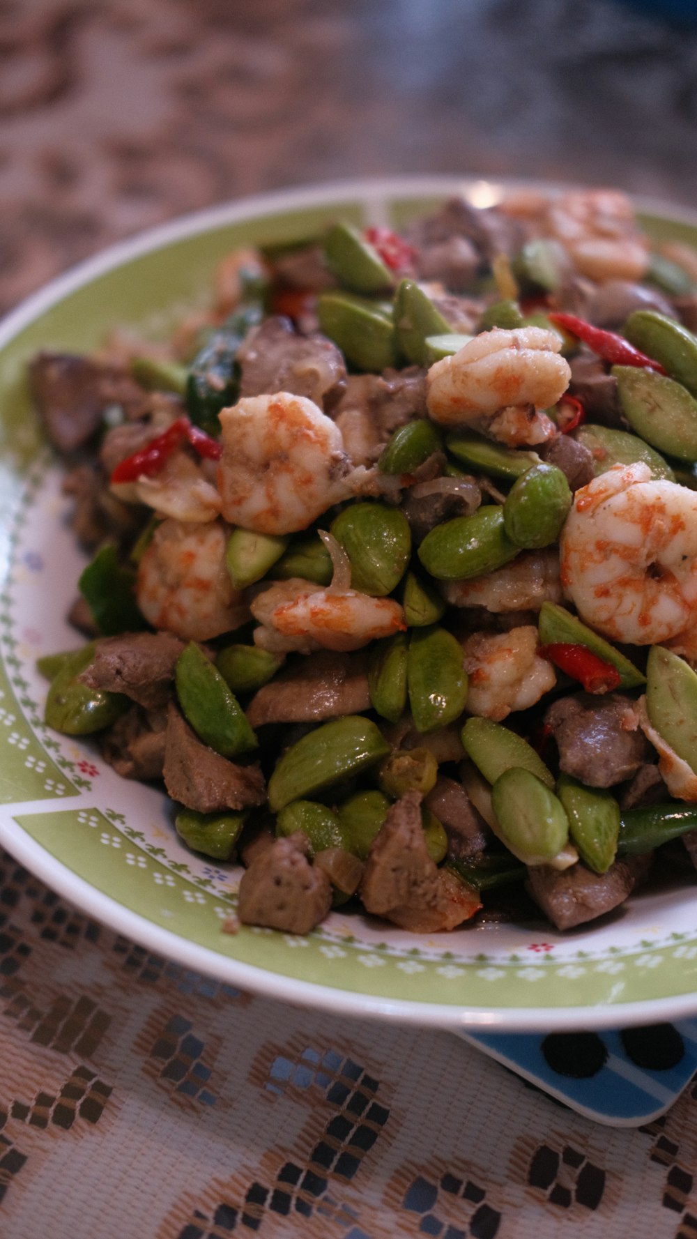 a plate of food with shrimp and vegetables on it