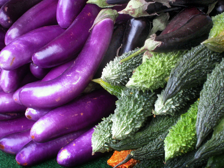 Des aubergines au marché