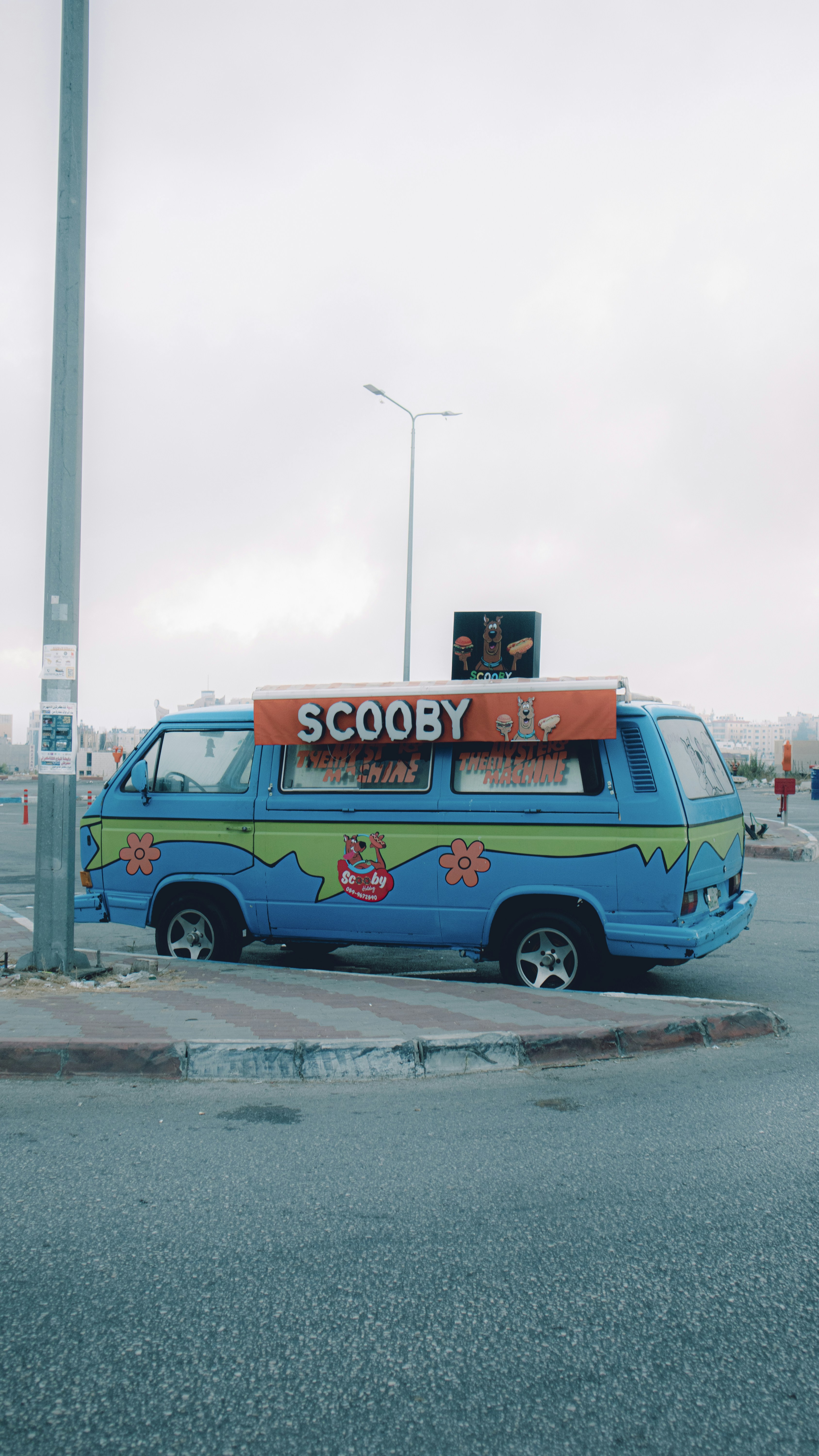 photo-1704228359946-ccbc74928580?ixid=M3wxMjA3fDB8MXxzZWFyY2h8MTB8fGJlc3QlMjBwbGFjZSUyMHRvJTIwc2VsbCUyMGElMjB2YW58ZW58MHx8fHwxNzYzMzE0Njc4fDA\u0026ixlib=rb-4.1.0