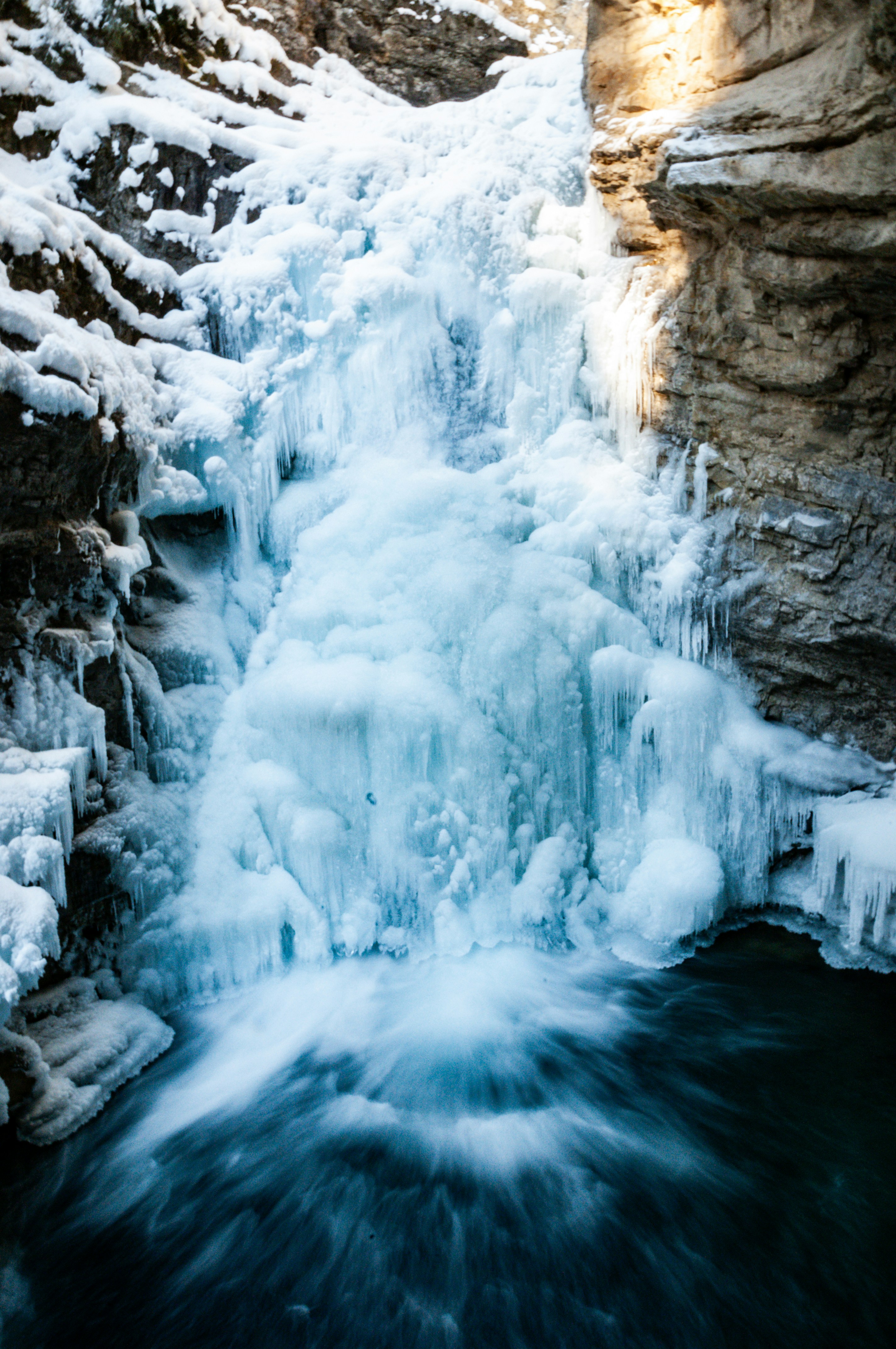 Cascadas con nieve foto – Imagen de Nieve gratuita en Unsplash, image size:1080x1626