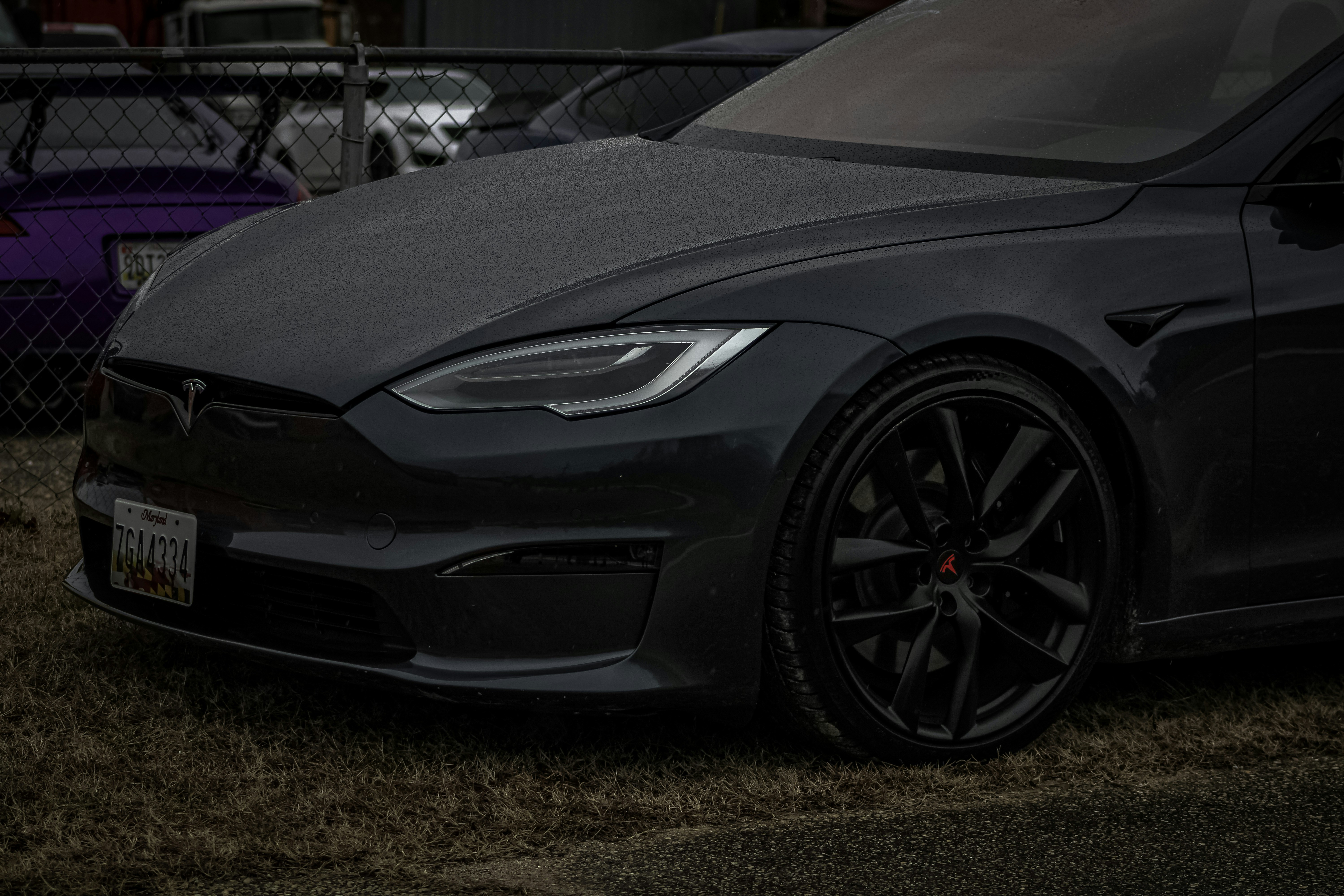 Sähköautojen arvonalenema – miten iso riski ja kuinka siltä voi suojautua?