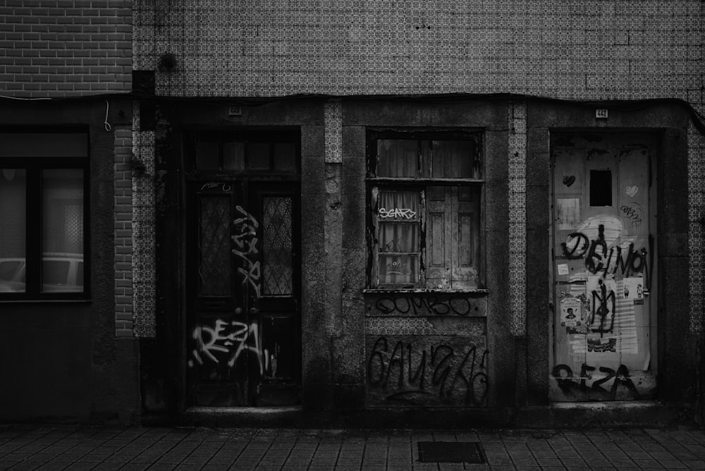 a black and white photo of graffiti on a building