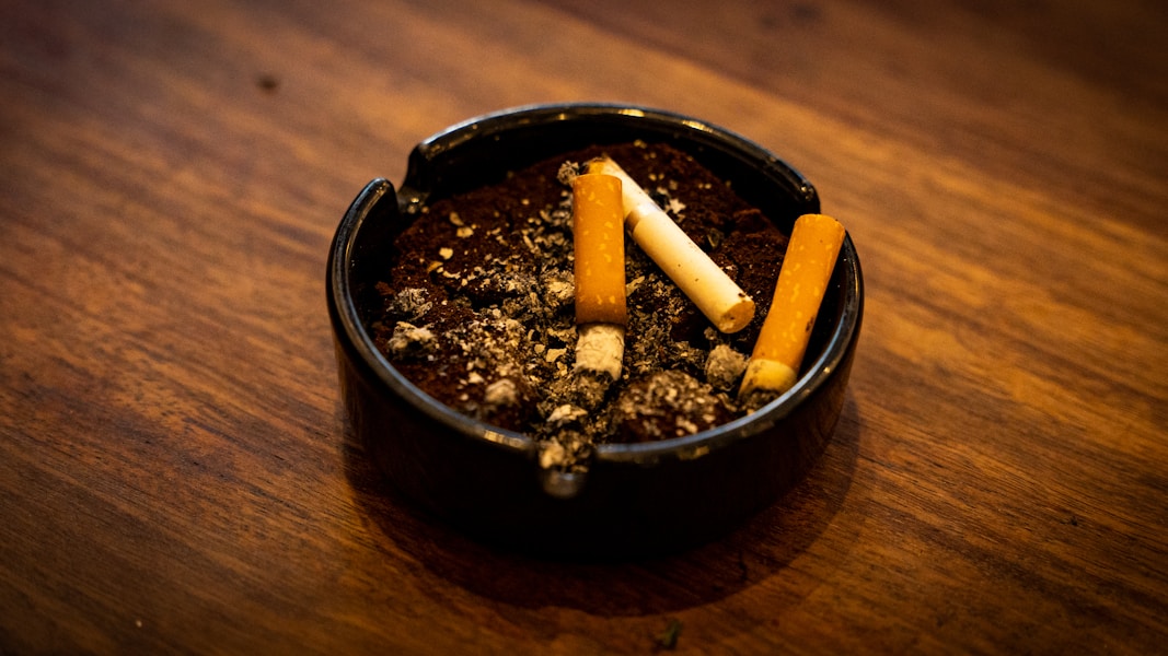 Kako Hrana Utječe na Ukus Cigareta: Otkriveno Koja Hrana Pojačava ili Pogoršava Ukus Pušenja