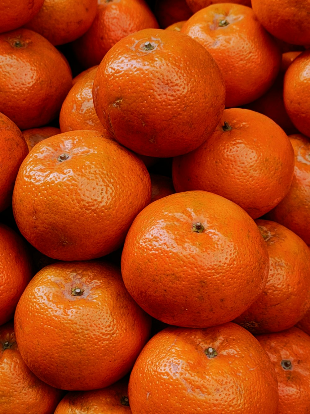 a pile of oranges sitting on top of each other