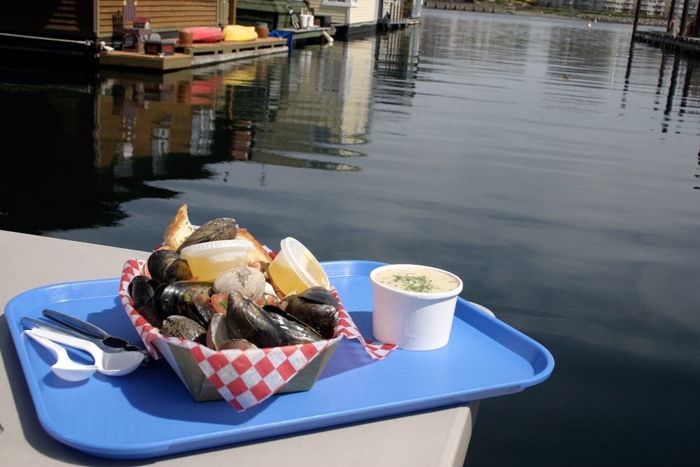 a tray of food sitting on top of a blue tray