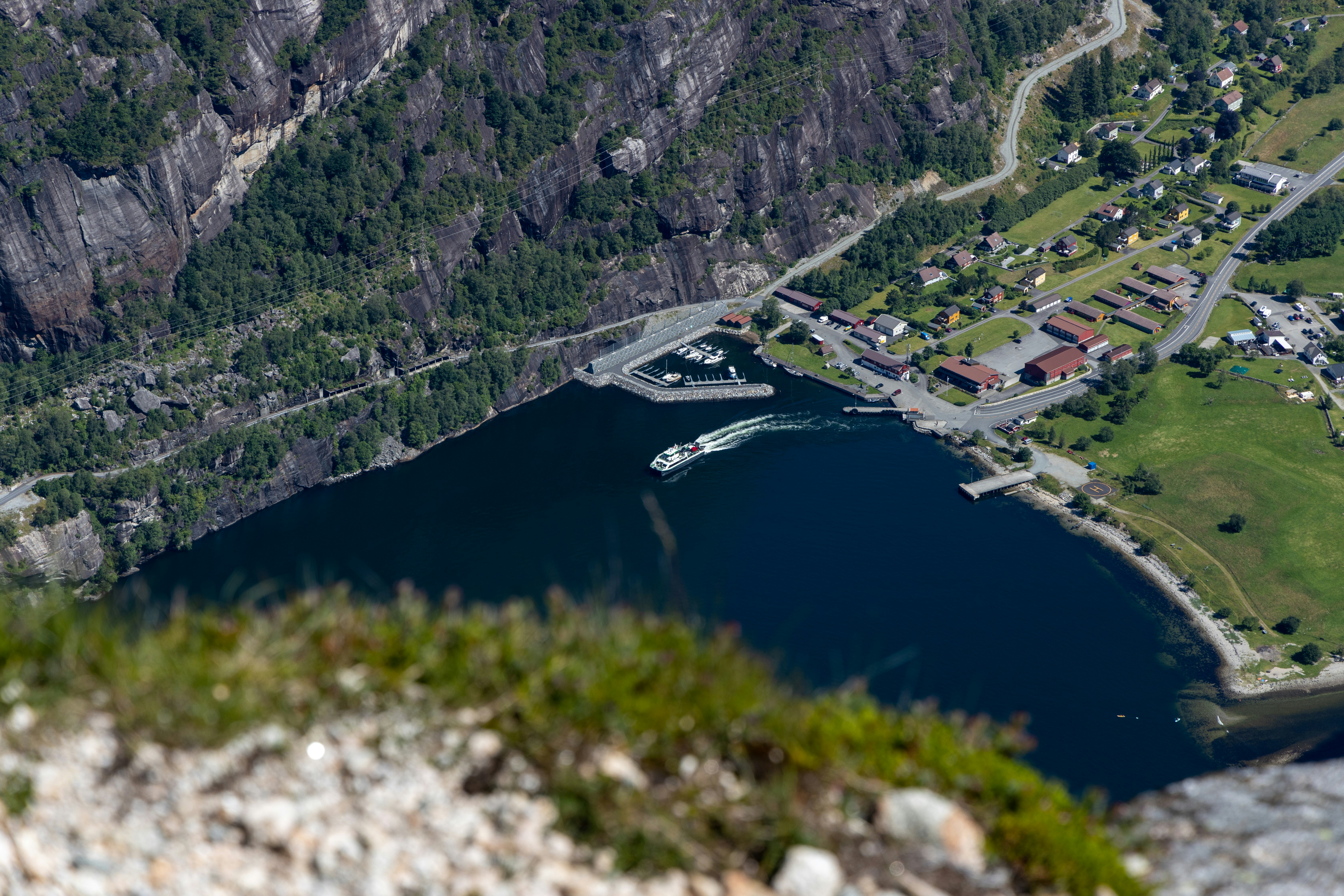 마을과 호수의 조감도
