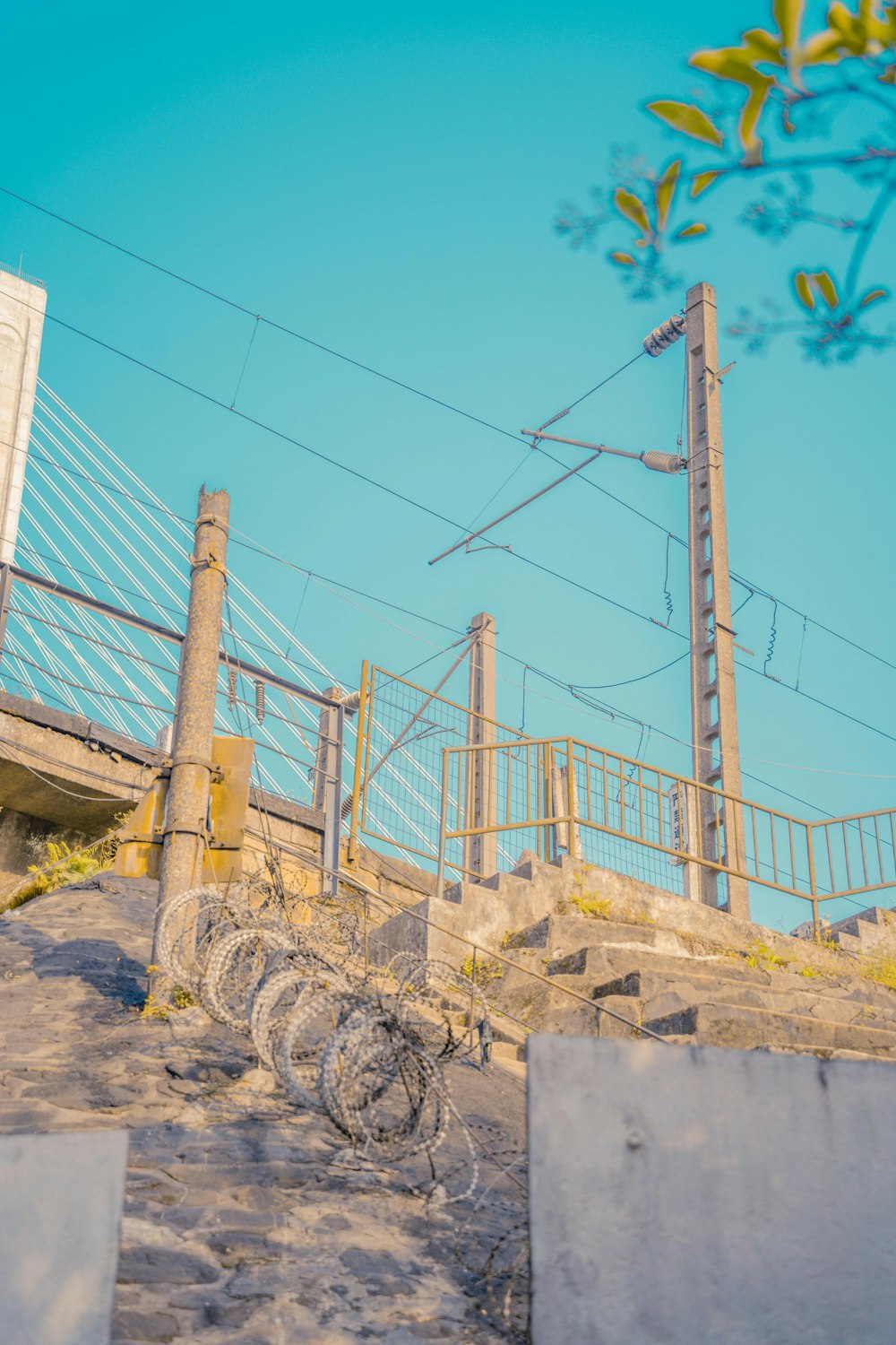 a bunch of wires that are sitting on the side of a hill