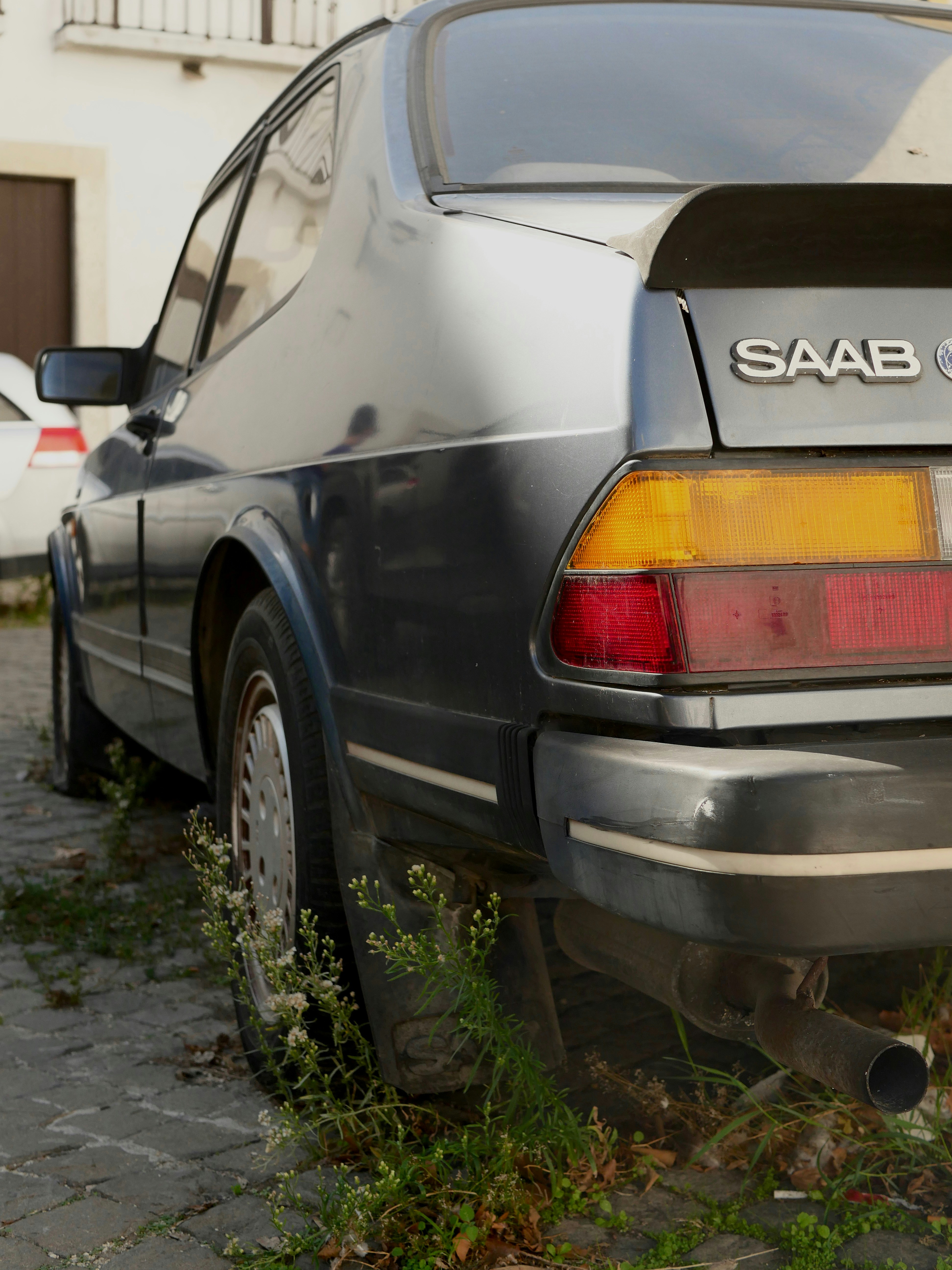 vintage saab wallpaper, wallpaper, Saab 900 Turbo: A Classic Swedish Sports Sedan 2