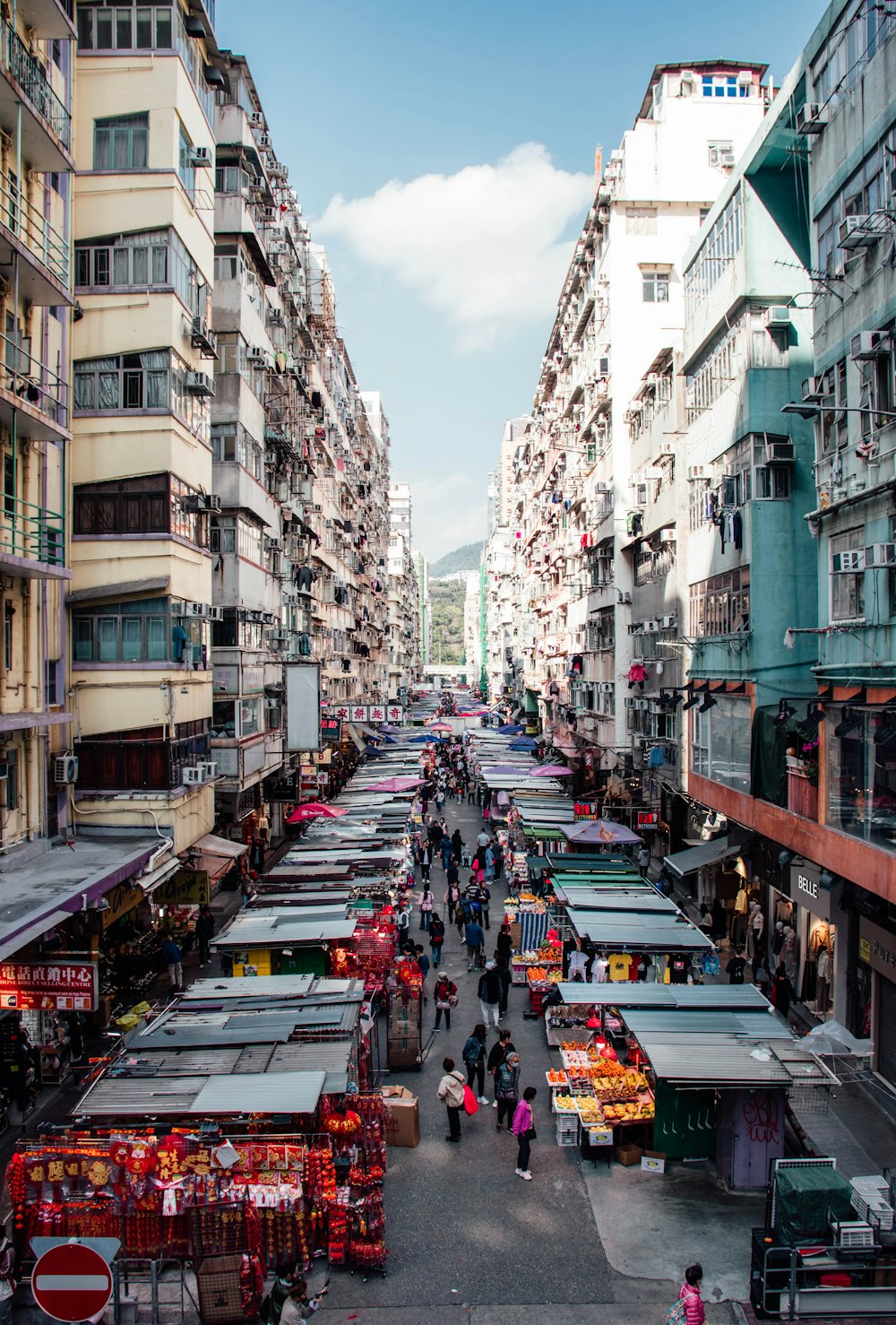 a city street filled with lots of buildings