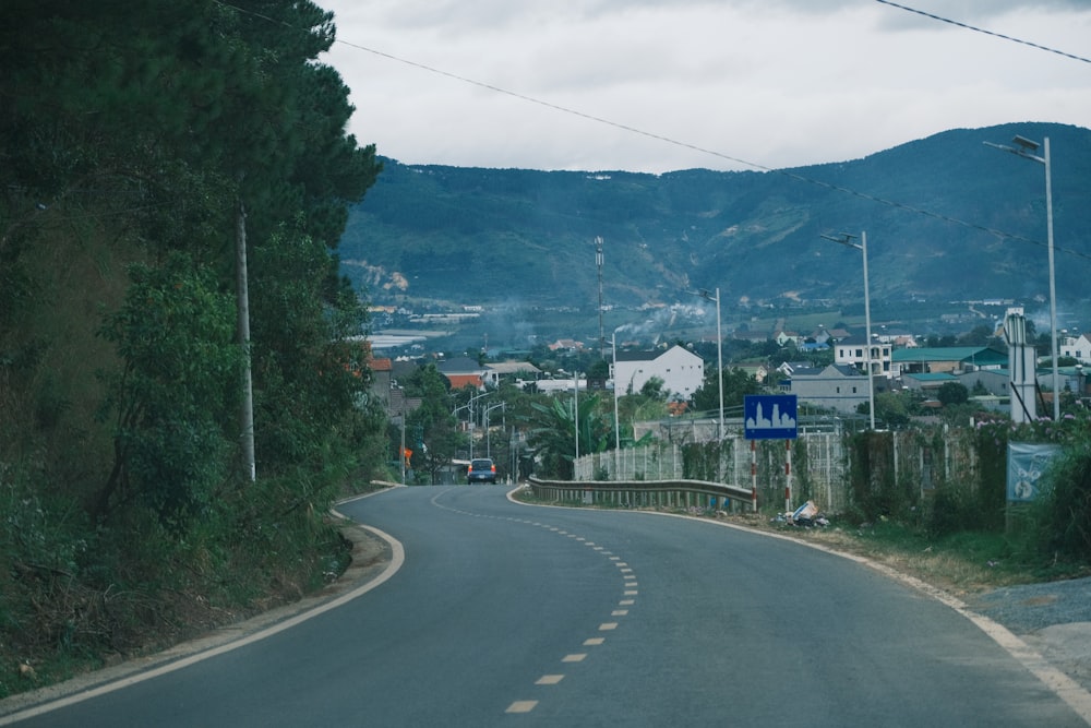 a street with a curve in the middle of it