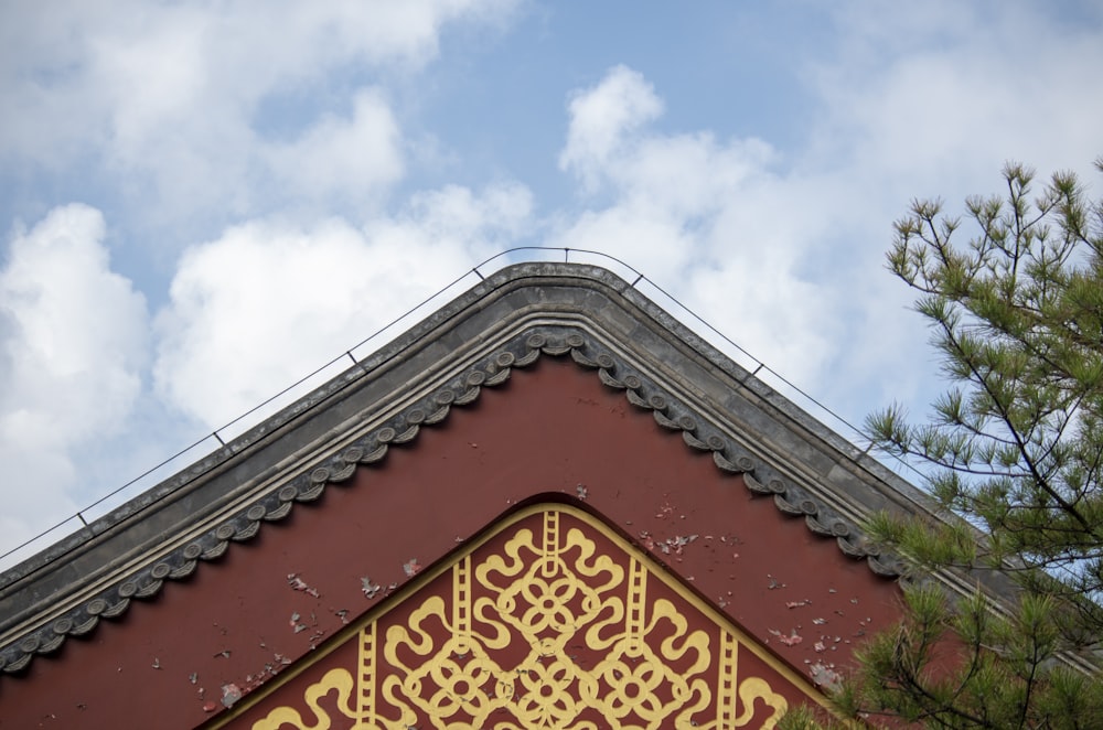 the roof of a building with a decorative design on it