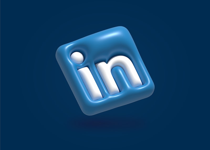 Gestionnaire de campagnes LinkedIn Ads avec ciblage B2B et métriques de génération de leads