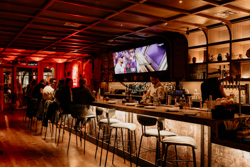 Lively bar scene in Sydney, a sugar daddy's entertainment