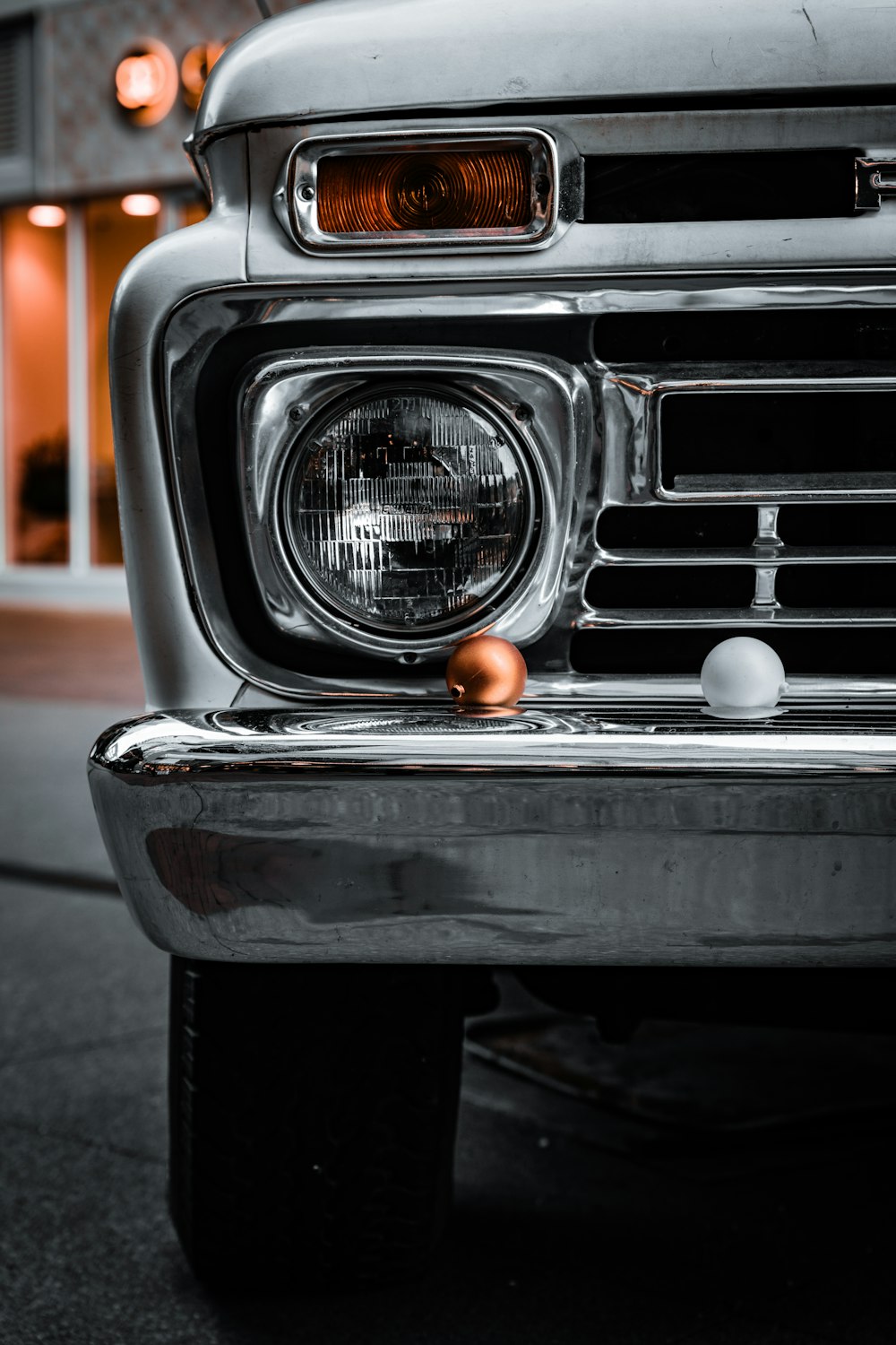 a close up of the front end of a truck