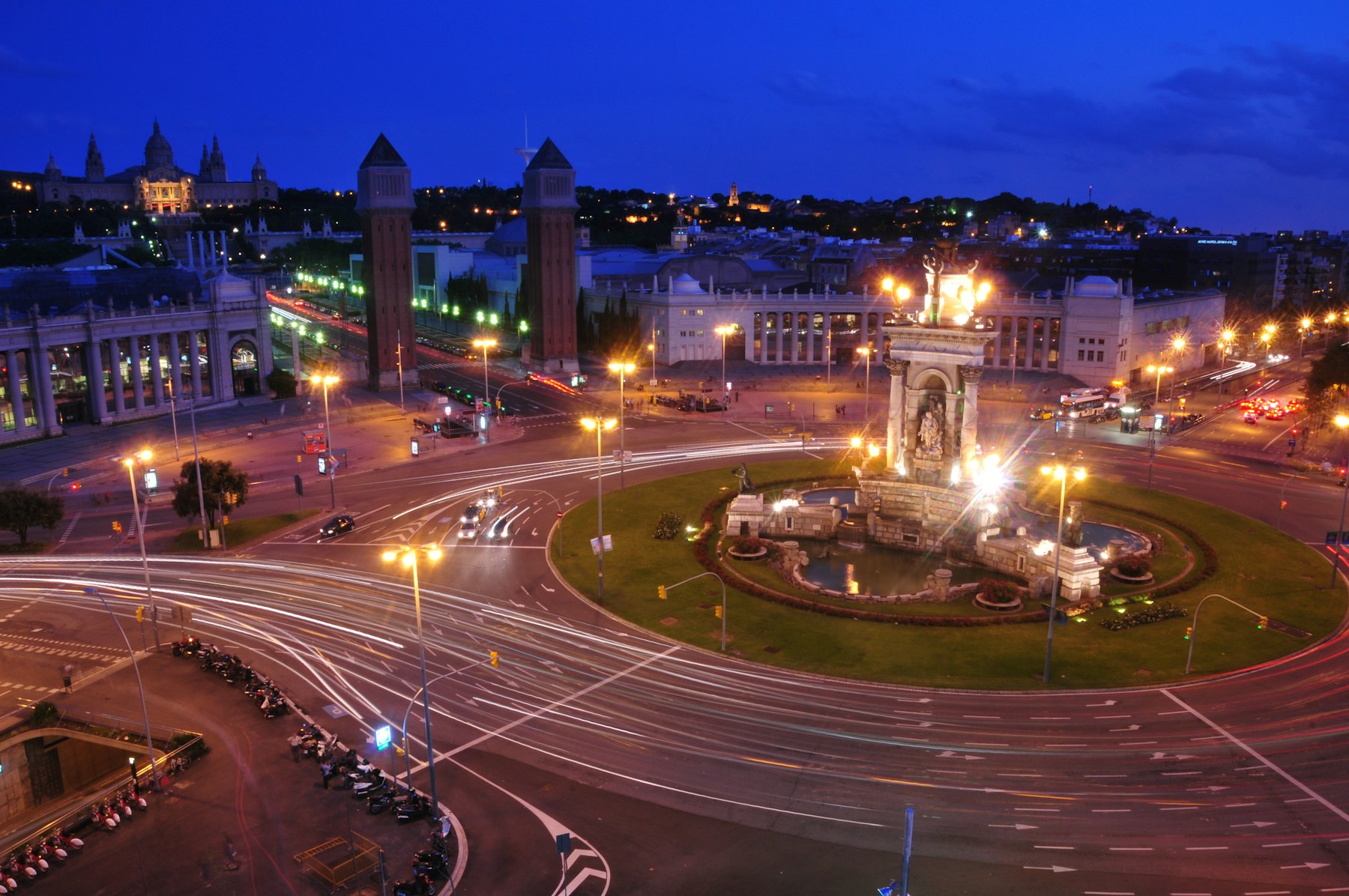 Plaça d’Espanya by night