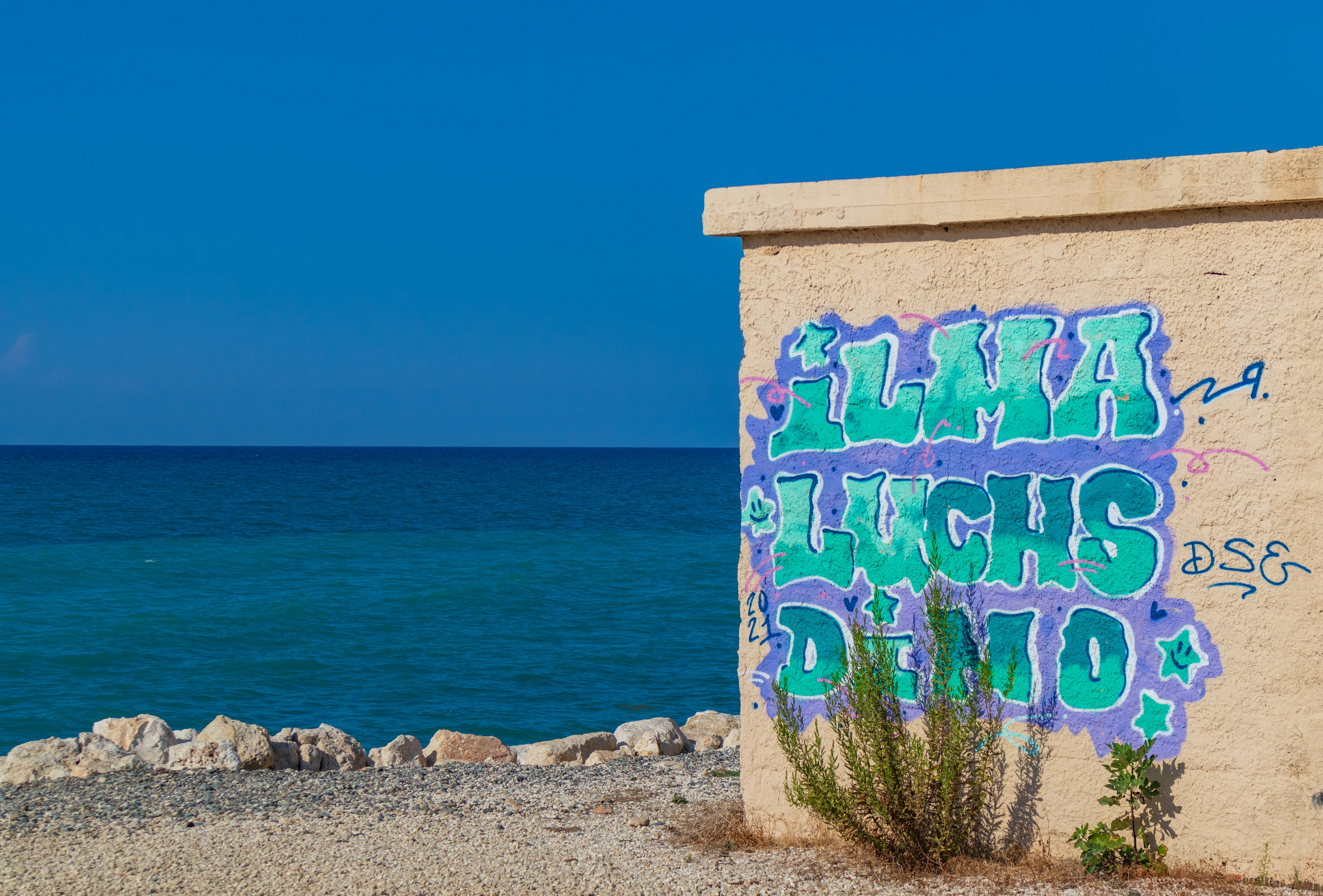 a wall that has some graffiti on it