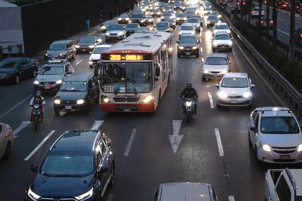 a busy city street filled with lots of traffic