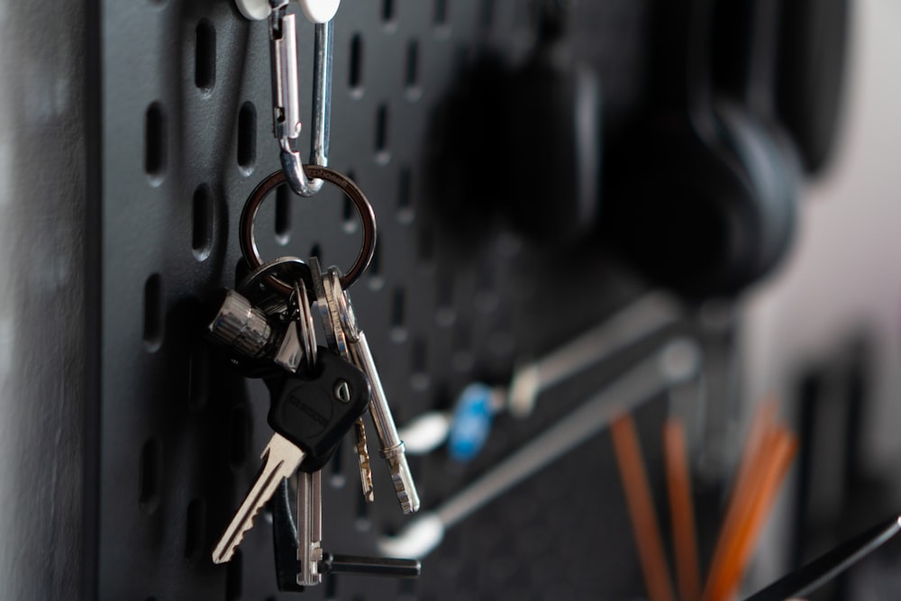 a bunch of keys hanging on a wall