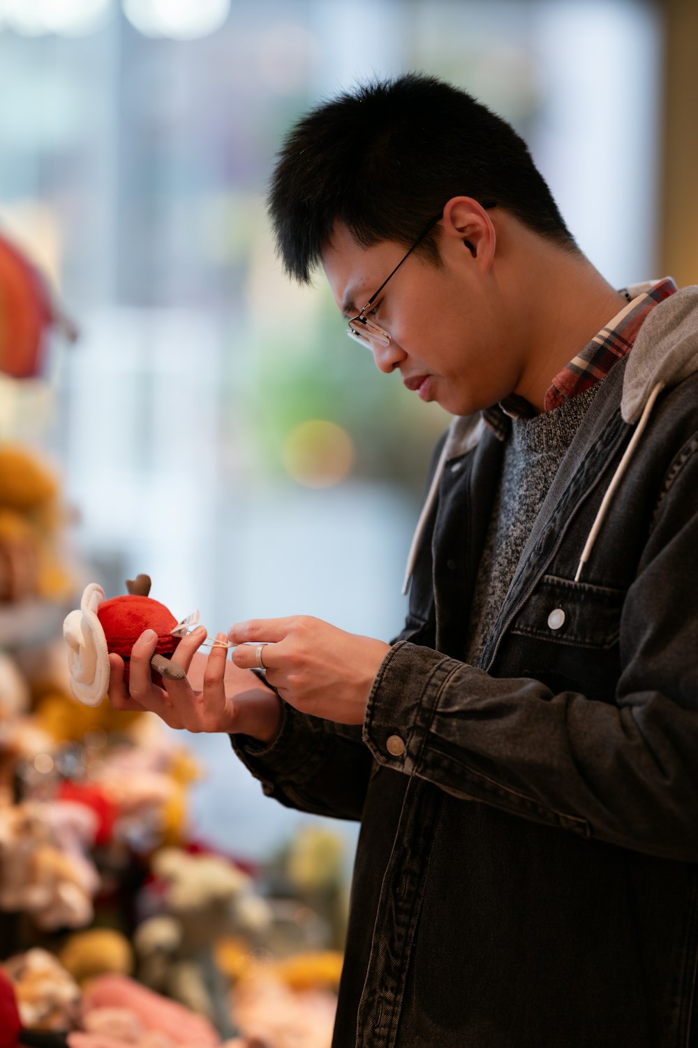 a man looking at an apple in a store
