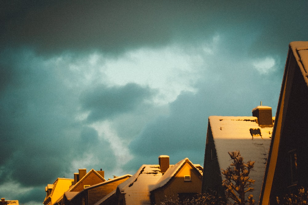 a cloudy sky over a row of houses