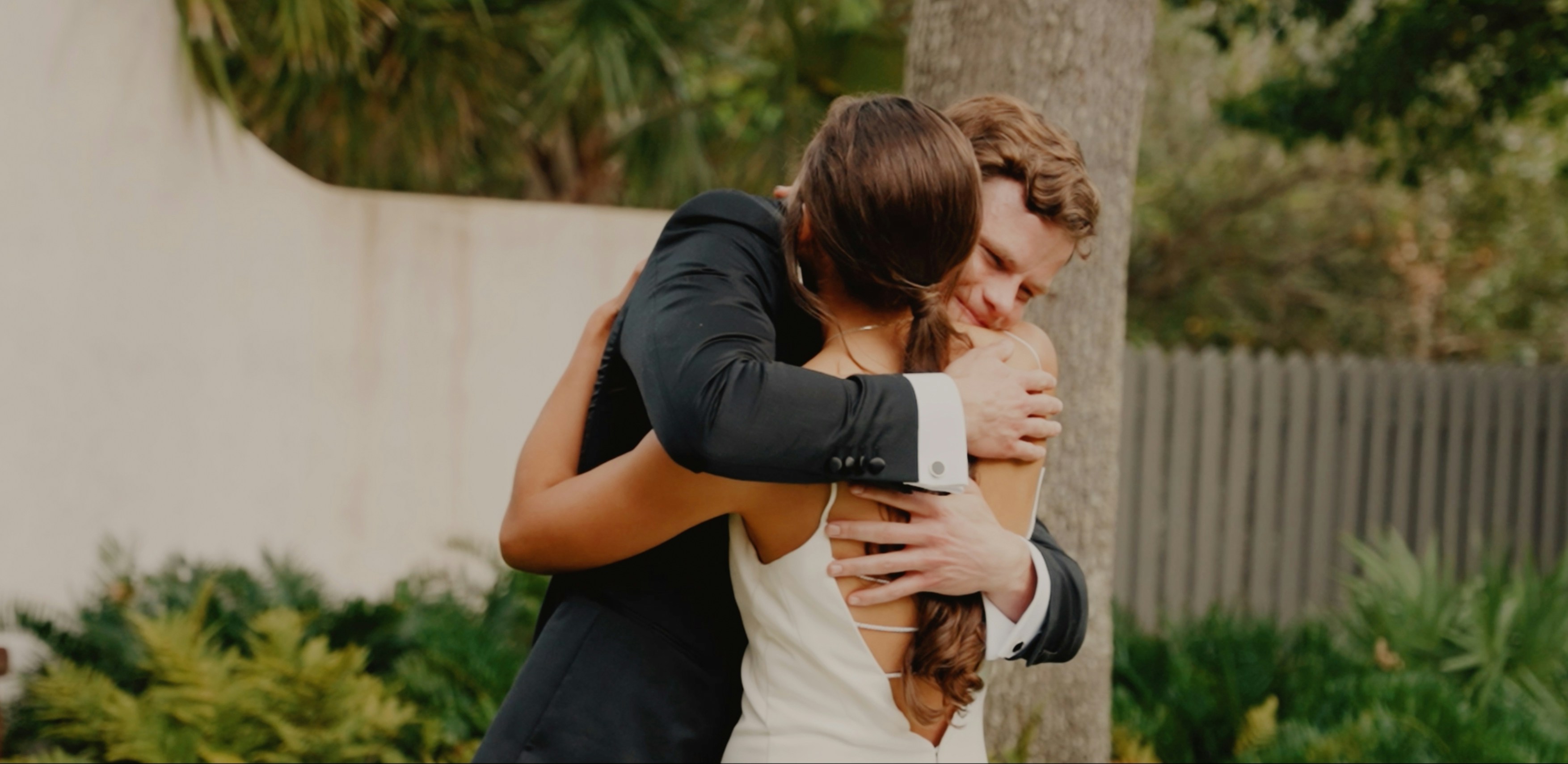 A man and a woman hugging each other photo – Free Hug Image on Unsplash