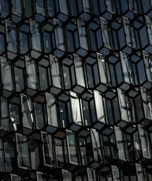 a building that has many windows in it