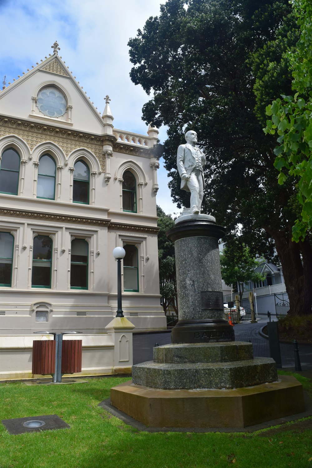 a statue of a man in front of a building